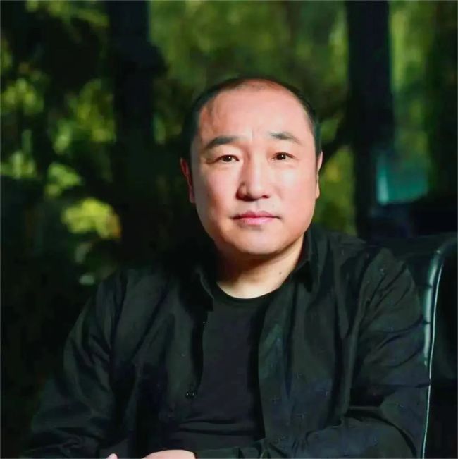 卢禹舜·云南写生 | 用遒劲与灵动交织的笔墨捕捉滇西大地肌理,在墨色中沉淀生活本真