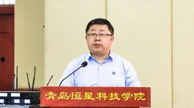 “国际物流与运输院士工作站”暨“国际供应链与人工智能创新研究中心”昨天同时落户青岛恒星科技学院