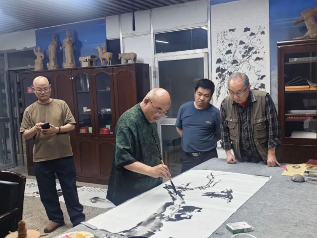 笔底乾坤，字间文心——品读《尹沧海书画作品集五卷》之书法卷