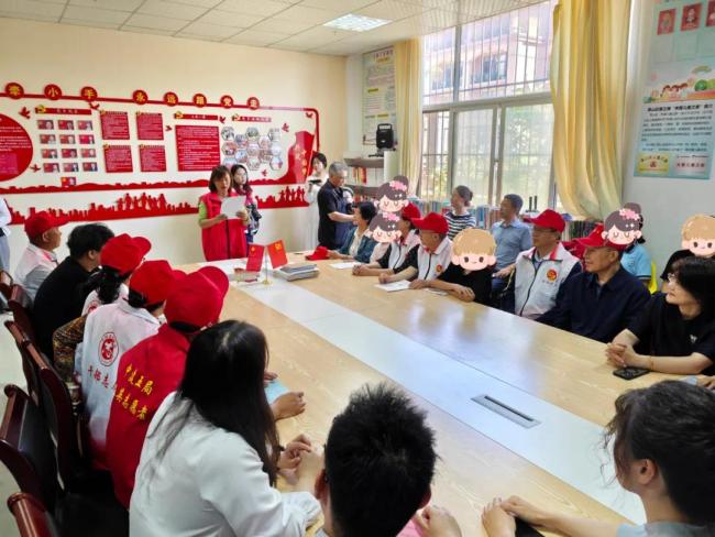烟台莱山举行“银龄护童·筑梦未来”主题六一公益助学活动，点亮孩子微心愿