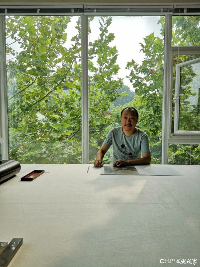 武艺画桃 | 那桃子是在宣纸上生长出来的鲜活生命,传递跃跃涌动的生命气脉