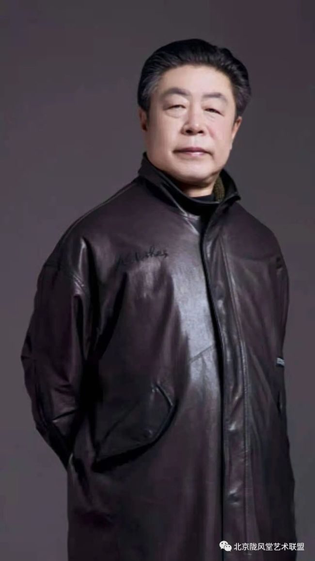 房建平画马 | 用力量与生命力书写出震撼人心的画面