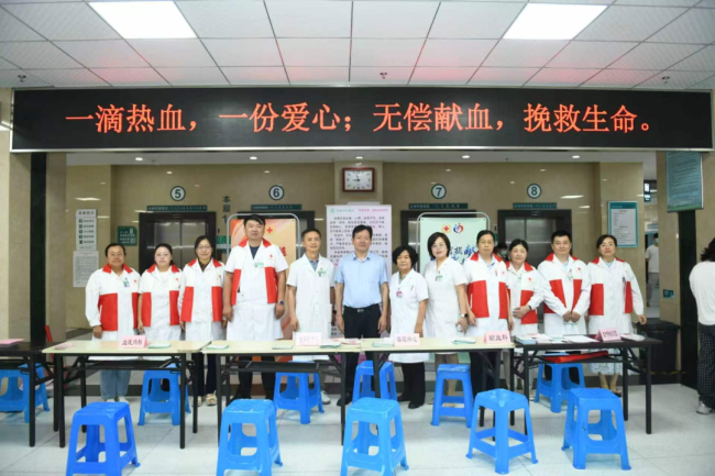 一滴热血护生命 公益奉献暖民心——泰安市中心医院红十字会办公室联合输血科开展2026年“世界献血者日”活动