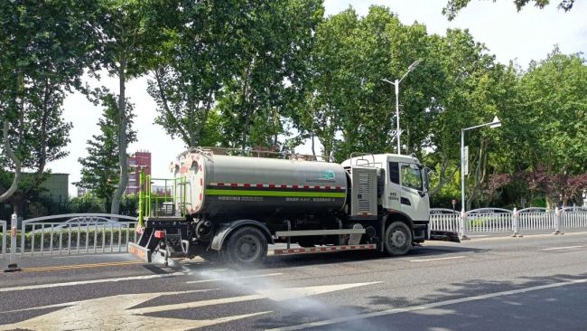 告别漫天“毛毛雨”！青岛市城阳区立体化作业让法桐果毛不再任性飞扬