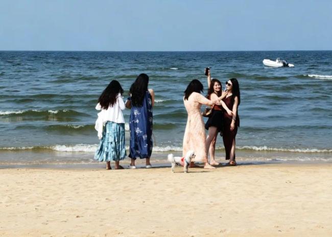青春海岸涌入年轻的人潮：毕业季旅行，为什么他们都选择了烟台莱山？