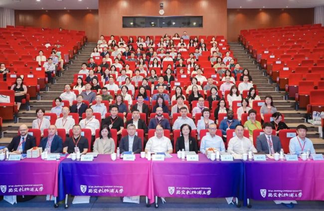 江苏省中国画学会会长翟优应邀赴苏州出席国际学术研讨会并作主旨发言