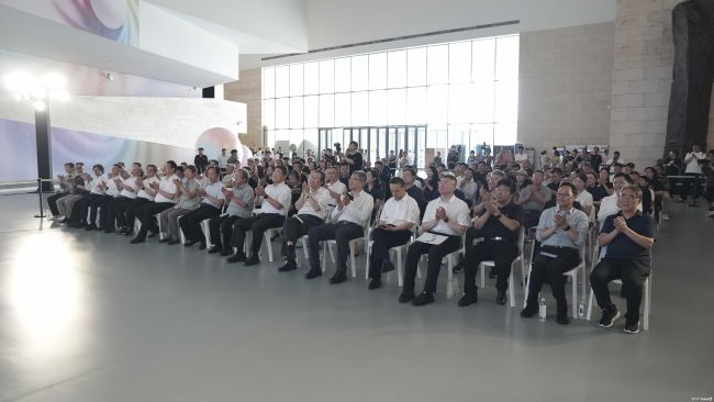 “正是好时光——高云、薛亮、江宏伟、管峻四人联展”昨日在山东美术馆开幕