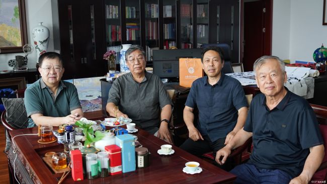 乡土与都市共生,烟火与诗意同行——著名油画家侯滨走进文化视界