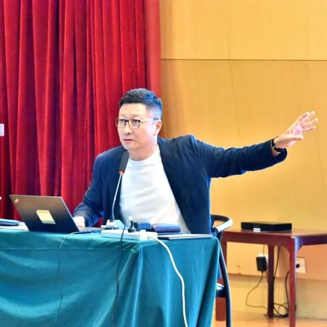 张淳《中国写意油画的百年探索与文明对话》主题讲座在中国人民大学苏州校区开讲