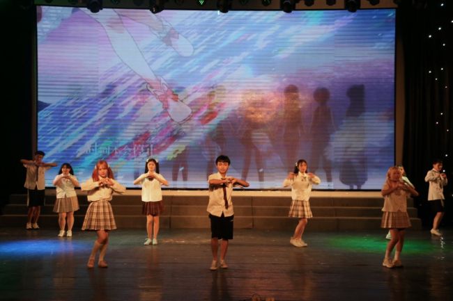 渭南师范学院举办第十三届校园文化艺术节鸢尾音乐节