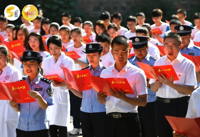 陕西省新党员代表在延安举行入党宣誓活动