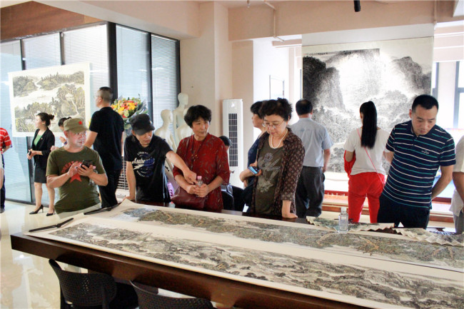 西安美术家协会教育培训中心高研班学员作品展在城市艺术设计中心开幕