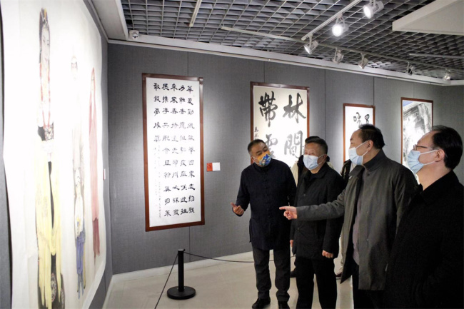 “迎新春·学习中央民族工作会议精神”书画摄影展西安亮宝楼开展