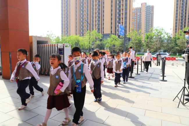西安航天城第四幼儿园"名校 "携手举办幼小衔接主题活动暨小鸡快跑