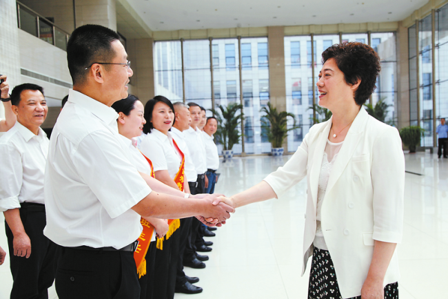 教师节来临之际，商洛市委书记赵璟慰问教师和教育工作者
