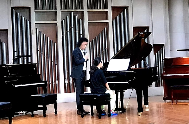 一节“钢琴教学公开课”在西安音乐学院举办