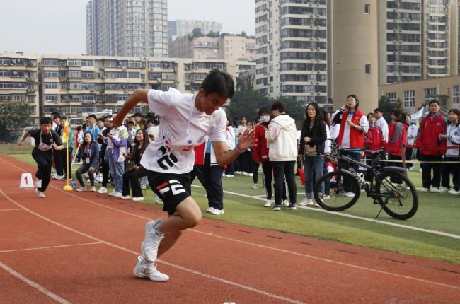 西安工业大学附属中学千余名中学生竞技中展素质风采