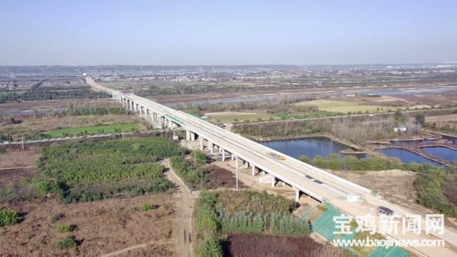 眉太高速公路渭河特大桥双幅贯通