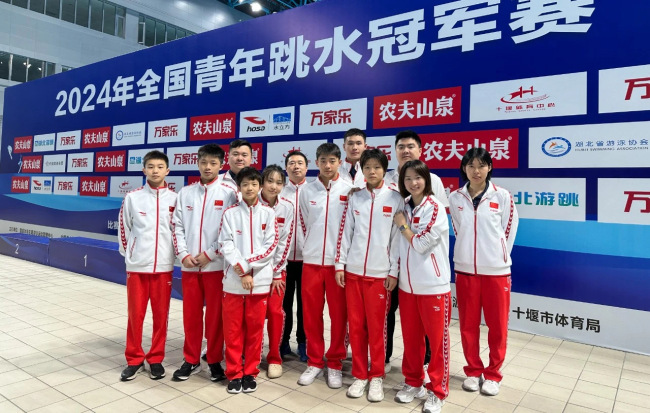 陕西跳水队在全国青年冠军赛上获得2金4银3铜