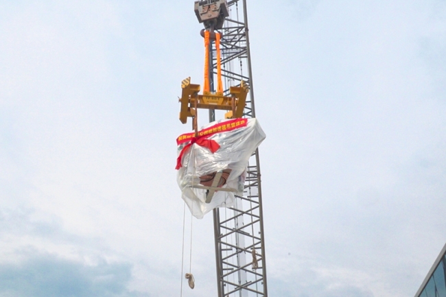 肿瘤患者福音！西北首家质子中心回旋加速器吊装成功