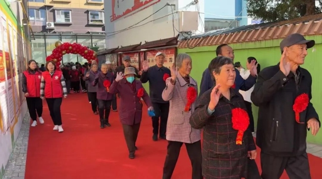 神木市兴神社区举办第五届“金婚夫妇”见证仪式