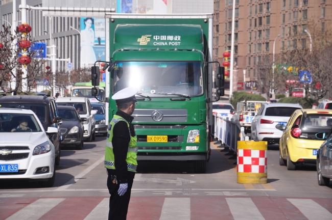 府谷公安交警精研活用“三字经” 从源头化解轻微交通事故引发的矛盾纠纷问题