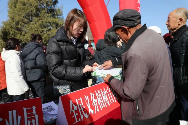 榆林市、榆阳区联合开展义务植树主题宣传活动