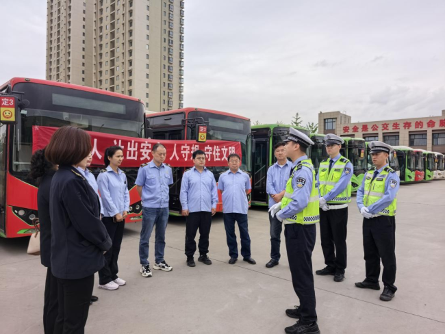 西安经开区：警企联动织密交通安全防护网