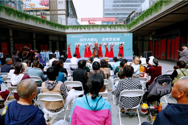 “经开大舞台”文化惠民演出走进首创未央里