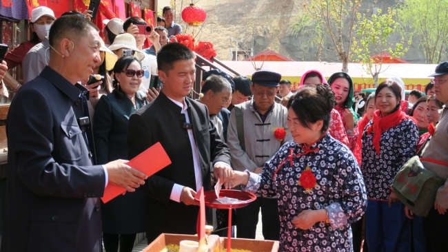 五一近郊游 陕西神木碧麟湾景区人气旺