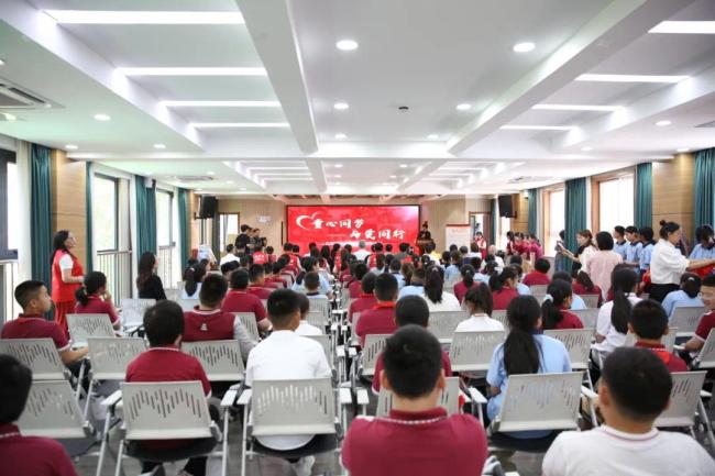 童心同梦 与爱同行 “百所留守儿童学校关爱计划”启动