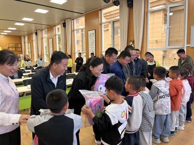 陕西靖边县宇文路社区举办“浓情端午 欢乐六一”主题活动
