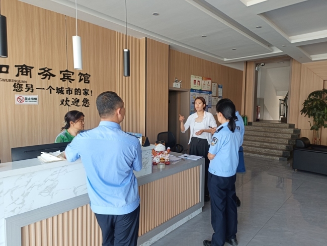 神木市公安局钟楼派出所织密消防安全“防护网”
