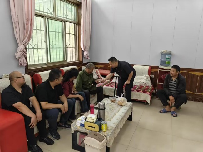 太白县鹦鸽镇：走访慰问送关怀，血浓于情感党恩