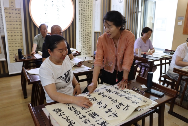 陕西神木：“党建红”引领民生暖 “微服务”绘就幸福色