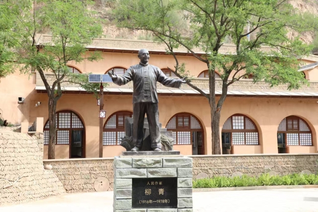 柳青雕像 张家辉摄