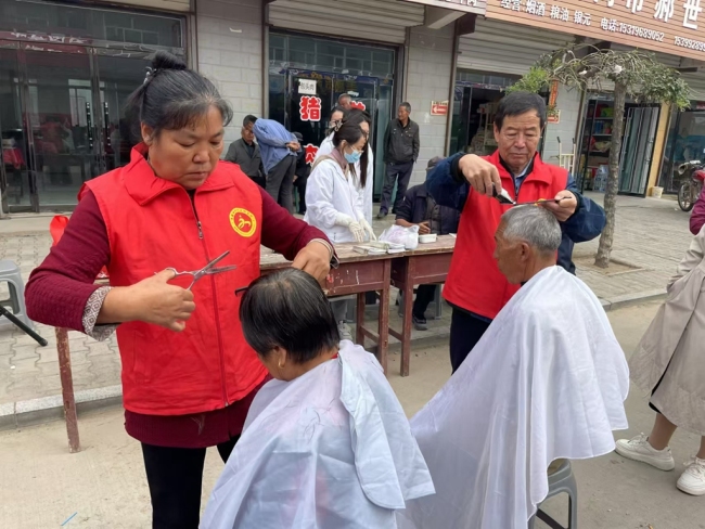 高永爱：三十年照顾瘫痪丈夫 不离不弃诠释人间大爱