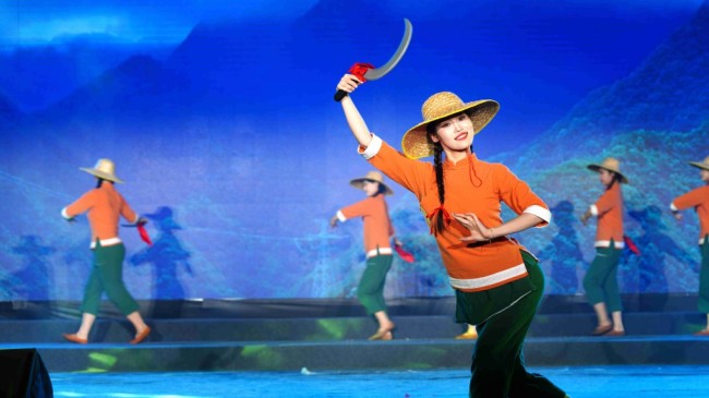 宁陕夏夜不打烊！“村光大道”引客超百万，群众舞台最闪亮
