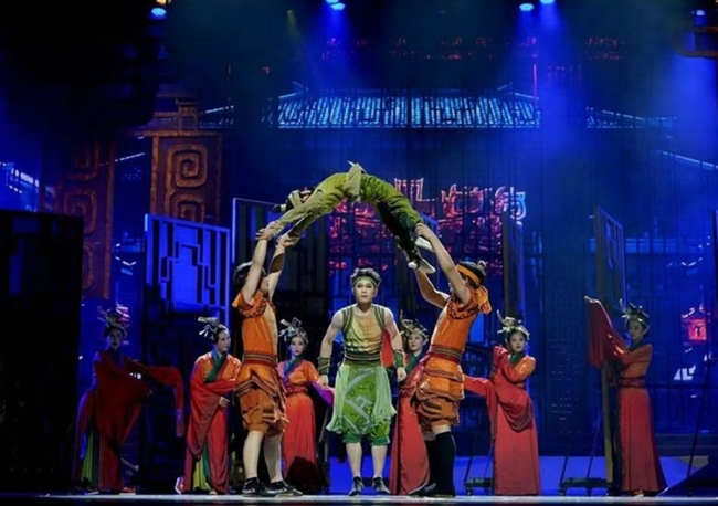 穿越时空的对话 杂技剧《一指千年》盛大首演