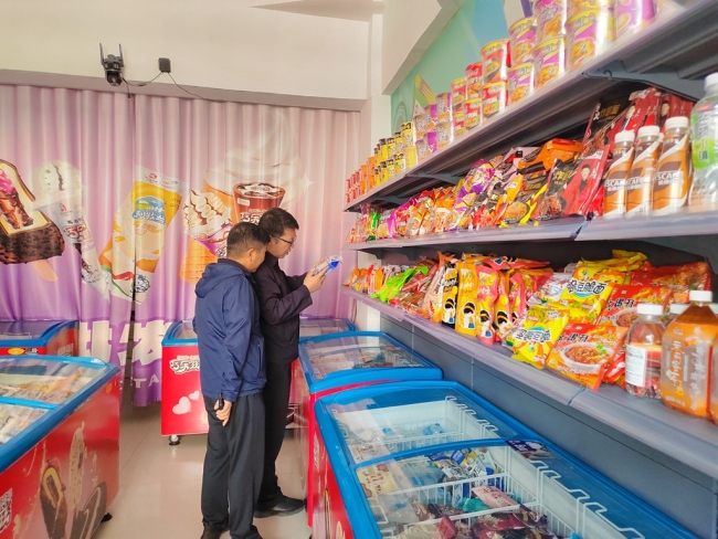 陕西靖边县多部门联动开展校园周边环境集中整治行动
