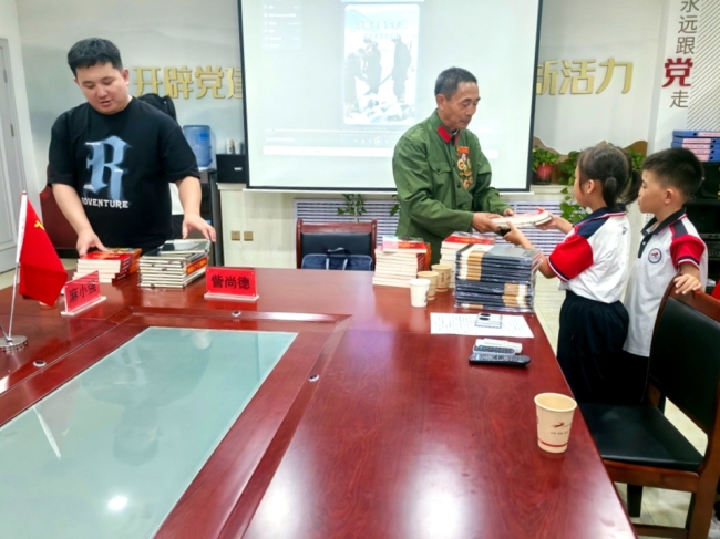 陕西神木市新光社区开展“关爱下一代 共绘红色成长路”爱国教育主题活动