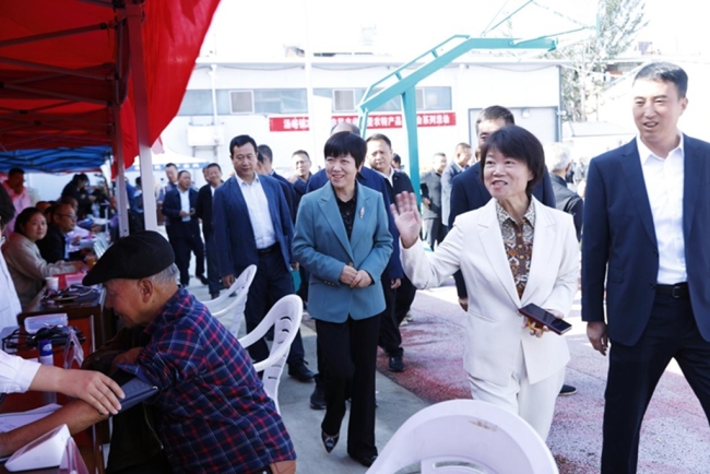 “猕香柿红满汤峪 果丰民富产业兴”眉县汤峪镇举办农民丰收节暨农特产品展销会