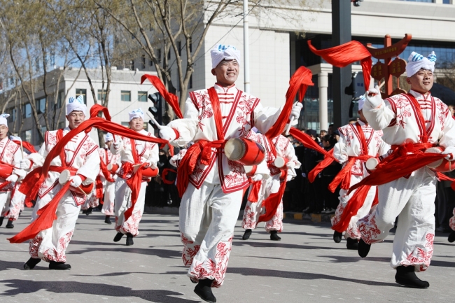 从黄土高原走向世界舞台 国家级非遗横山老腰鼓焕发新活力展现新时代文化自信