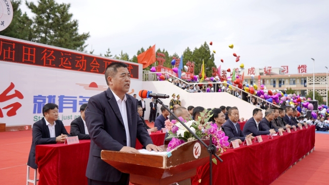 陕西靖边：运动会开幕燃爆校园 千余名青少年竞展青春锋芒