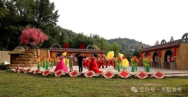 米脂县2025年中国农民丰收节暨第五届乡村文化艺术节在高西沟村举办