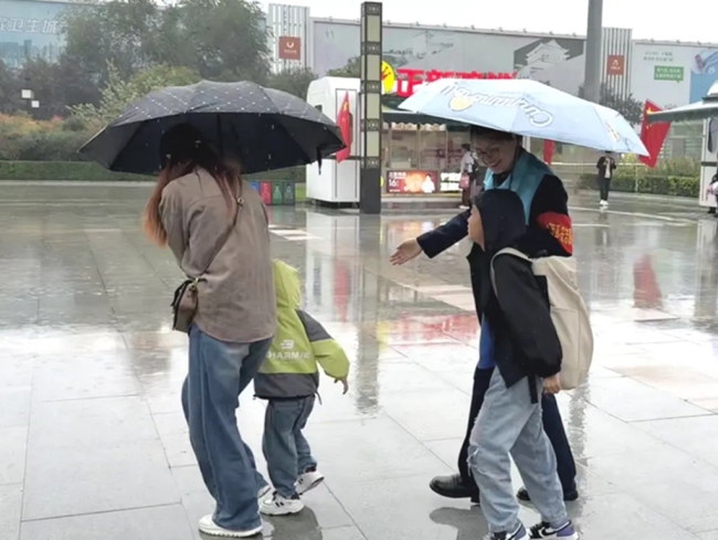 国庆我在岗：西安北站以细致服务温暖万千旅途