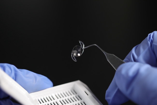 全球首创交联聚异丁烯人工晶状体获批上市 西安企业实现技术转化新突破