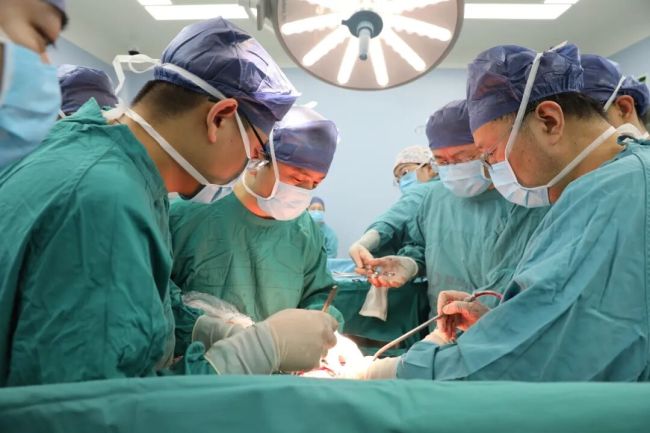 西安国际医学中心医院多学科协作 攻克18cm肾巨瘤难题