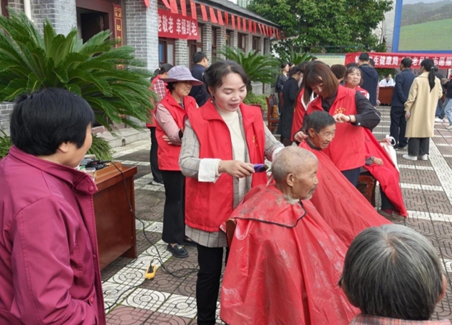 2025年汉中市“敬老月”志愿服务进社区集中示范活动在勉县温情启动