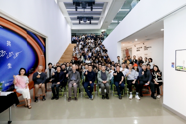 西安欧亚学院30周年校庆特别展——艾德艺术设计学院《共生：30×30×30》：三十个故事，三十组师生，三十件作品